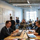 Photo de l'équipe travaillant ensemble